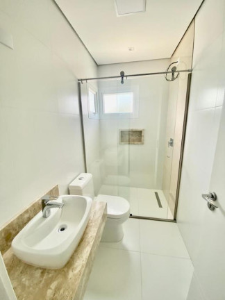 Imagem Imóvel com 3 Quartos à Venda, 250 m² Imagem Imóvel com 3 Quartos à Venda, 250 m²