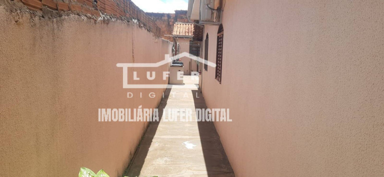 Imagem Casa com 3 Quartos à Venda, 250 m² em Cohab - Américo Brasiliense Imagem Casa com 3 Quartos à Venda, 250 m² em Cohab - Américo Brasiliense