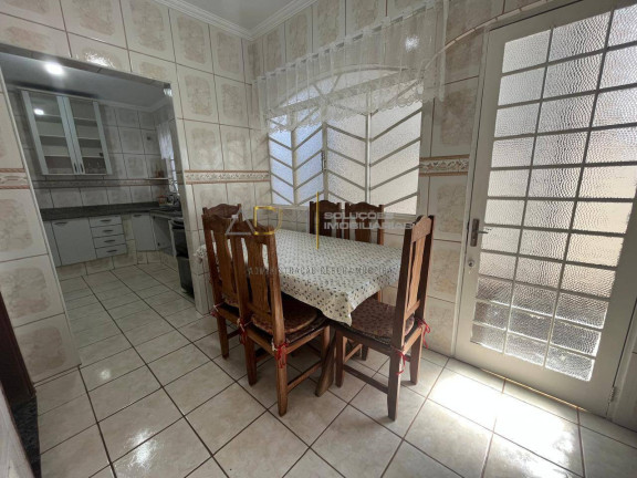 Imagem Casa com 4 Quartos para Alugar, 250 m² em Vila Nova Botucatu - Botucatu