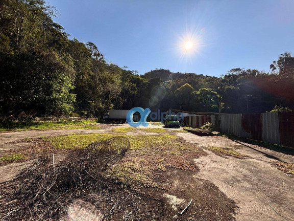 Galpão para Alugar, 650 m² em Quarteirão Brasileiro - Petrópolis