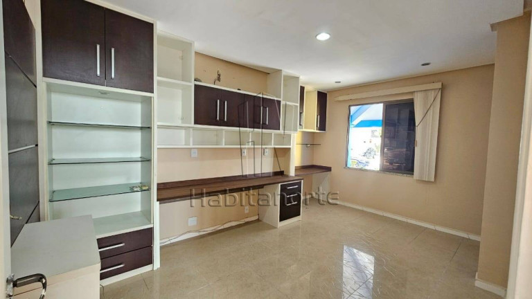 Imagem Casa com 4 Quartos à Venda, em Flores - Manaus Imagem Casa com 4 Quartos à Venda, em Flores - Manaus