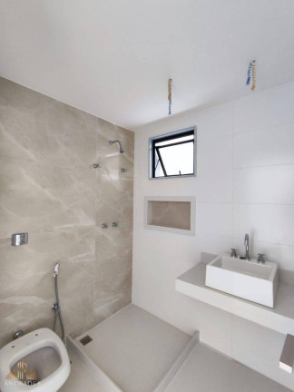 Imagem Casa de Condomínio com 4 Quartos à Venda, 350 m² em Barra Da Tijuca - Rio De Janeiro Imagem Casa de Condomínio com 4 Quartos à Venda, 350 m² em Barra Da Tijuca - Rio De Janeiro