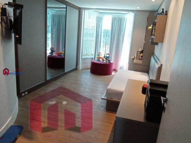 Imagem Imóvel com 3 Quartos à Venda, 246 m²