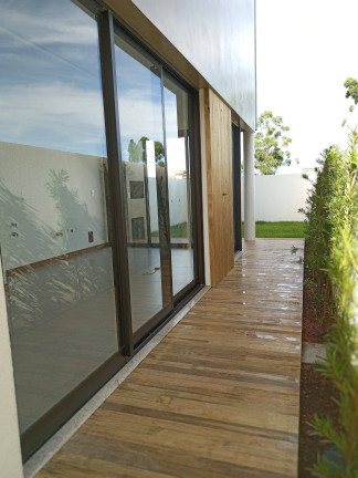 Imagem Casa com 3 Quartos à Venda, em Campeche - Florianópolis Imagem Casa com 3 Quartos à Venda, em Campeche - Florianópolis