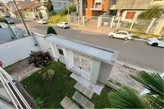 Imagem Casa com 4 Quartos à Venda, 243 m² em Moinhos De Vento - Canoas