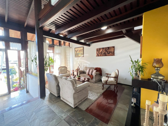 Imagem Casa com 4 Quartos à Venda, em Saguaçu - Joinville Imagem Casa com 4 Quartos à Venda, em Saguaçu - Joinville
