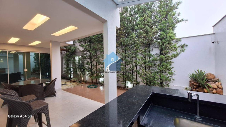 Casa com 3 Quartos à Venda, 250 m² em Centro - Manaus