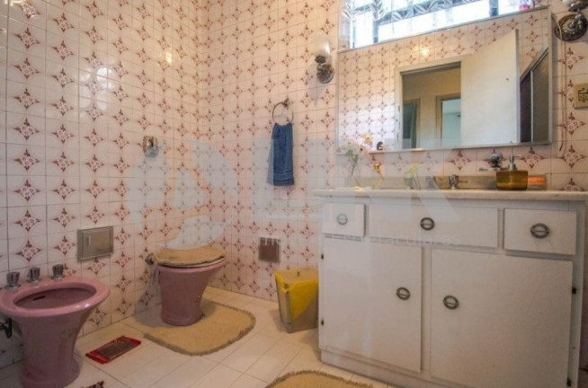 Imagem Casa com 3 Quartos à Venda, 251 m² em Jardim Itu - Porto Alegre Imagem Casa com 3 Quartos à Venda, 251 m² em Jardim Itu - Porto Alegre