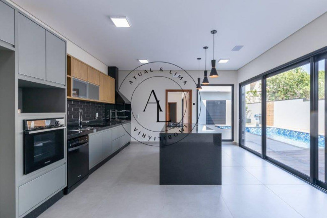 Casa de Condomínio com 3 Quartos à Venda, 235 m²