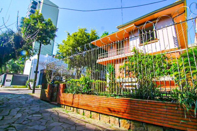 Imagem Casa com 4 Quartos à Venda,  em Petrópolis - Porto Alegre