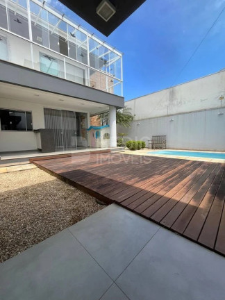 Imagem Casa com 4 Quartos à Venda, 243 m² em Centro - Camboriú Imagem Casa com 4 Quartos à Venda, 243 m² em Centro - Camboriú