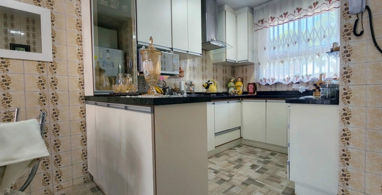 Imagem Casa com 3 Quartos à Venda, 250 m² em Uberaba - Curitiba