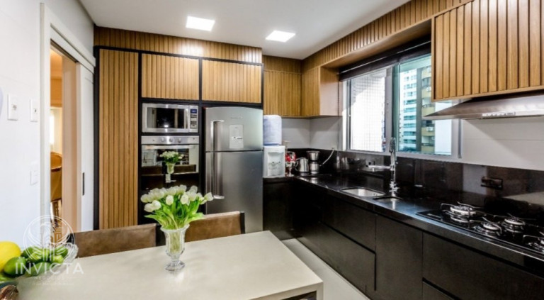 Imagem Apartamento com 4 Quartos à Venda, 150 m² em Centro - Balneário Camboriú Imagem Apartamento com 4 Quartos à Venda, 150 m² em Centro - Balneário Camboriú