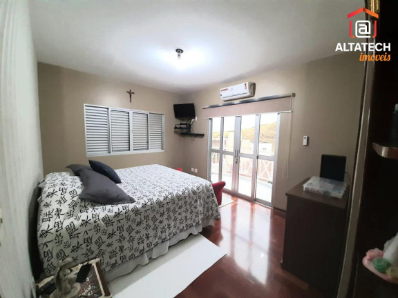 Imagem Casa com 3 Quartos à Venda, 210 m² em Jardim Centenário - Poços De Caldas