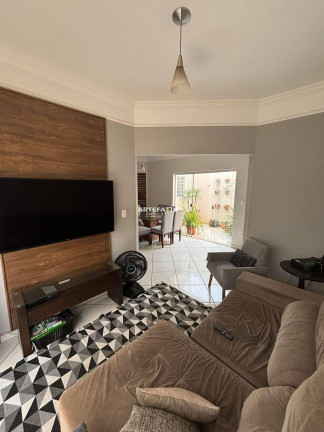 Imagem Casa com 3 Quartos à Venda, 180 m²