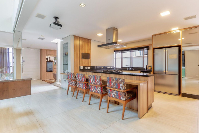Imagem Casa com 3 Quartos à Venda, 297 m² em Pinheirinho - Curitiba