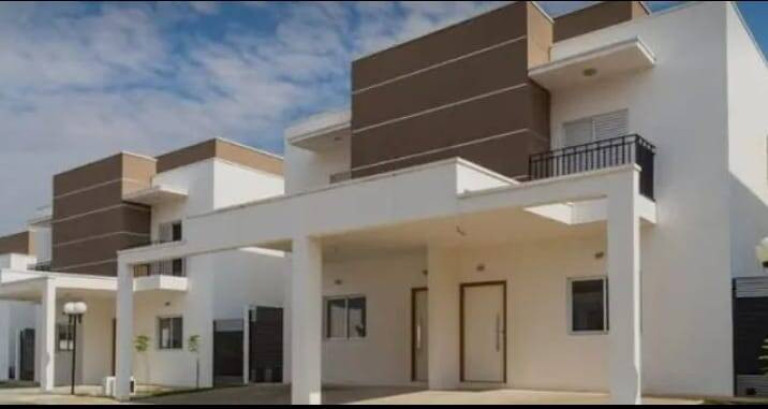 Casa com 3 Quartos à Venda,  em Vila Areao - Taubaté