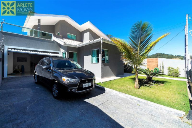 Imagem Casa com 3 Quartos para Alugar ou Temporada, 150 m² em Centro - Bombinhas Imagem Casa com 3 Quartos para Alugar ou Temporada, 150 m² em Centro - Bombinhas