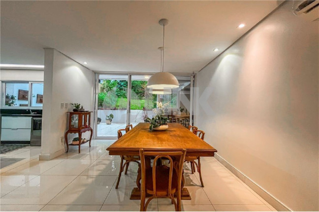 Imagem Casa com 4 Quartos à Venda, 300 m² em Chácara Das Pedras - Porto Alegre Imagem Casa com 4 Quartos à Venda, 300 m² em Chácara Das Pedras - Porto Alegre