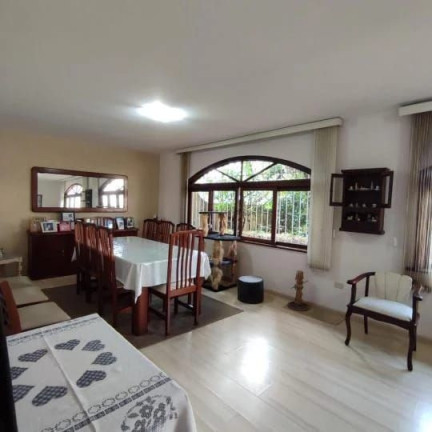 Imagem Casa com 5 Quartos à Venda, 240 m² em São Lourenço - Curitiba