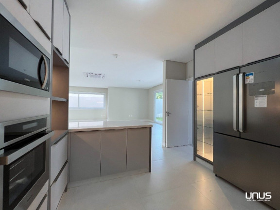 Imagem Casa com 5 Quartos à Venda, 450 m² em Jurerê Internacional - Florianópolis Imagem Casa com 5 Quartos à Venda, 450 m² em Jurerê Internacional - Florianópolis