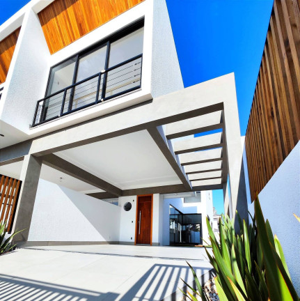 Casa com 3 Quartos à Venda,  em Campeche - Florianópolis