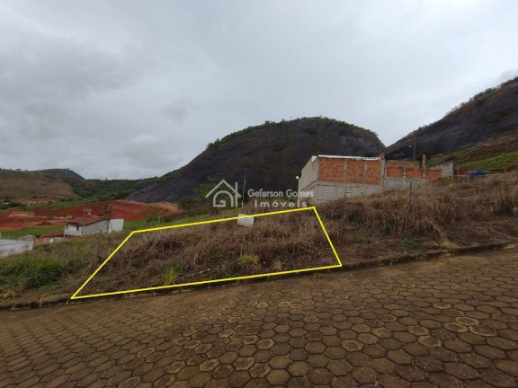 Terreno à Venda, 240 m² em Esplanada - Mantena