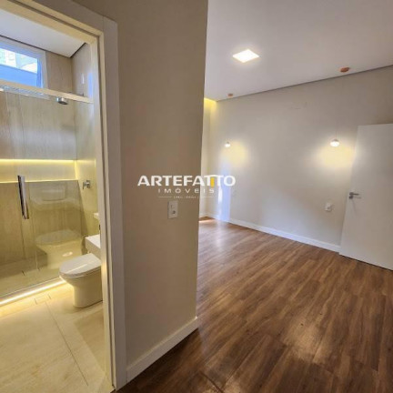 Imagem Casa com 4 Quartos à Venda, 244 m²
