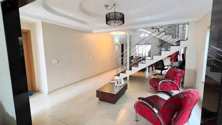 Imagem Sobrado com 4 Quartos à Venda, 314 m² em Vila Rosa - Goiânia