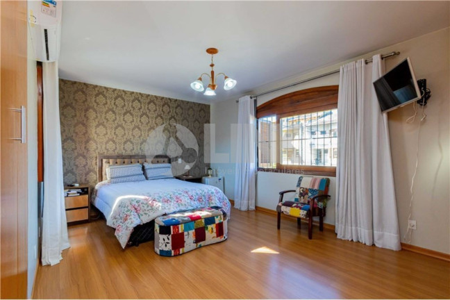 Imagem Casa com 4 Quartos à Venda,  em Jardim Itu - Porto Alegre