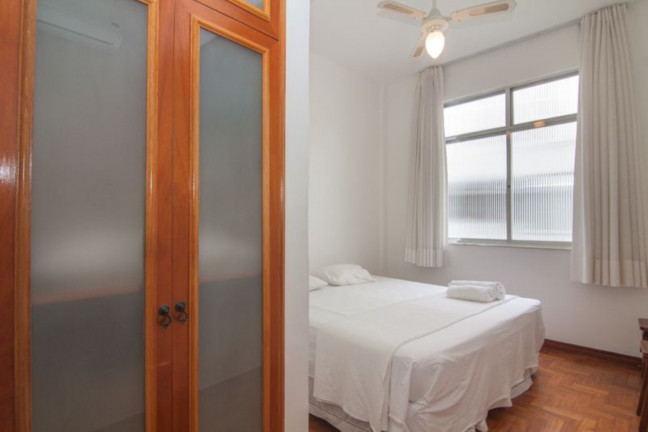 Imagem Imóvel com 2 Quartos à Venda, 71 m² em Copacabana - Rio De Janeiro Imagem Imóvel com 2 Quartos à Venda, 71 m² em Copacabana - Rio De Janeiro