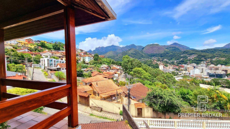 Imagem Casa com 4 Quartos à Venda, 167 m² em Fazendinha - Teresópolis