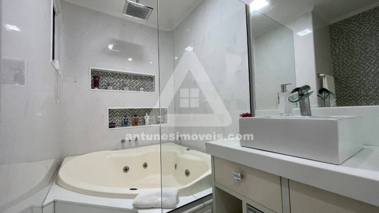 Imagem Apartamento com 2 Quartos à Venda, 80 m² em Praia Do Forte - Cabo Frio
