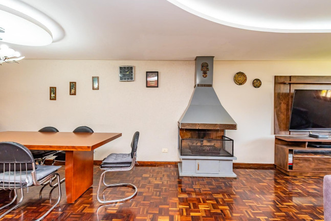 Imagem Sobrado com 3 Quartos à Venda, 209 m² em Portão - Curitiba