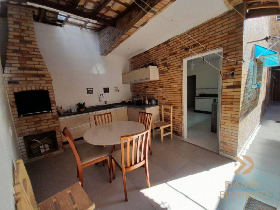 Sobrado com 4 Quartos à Venda, 115 m² em Vila Guilhermina - Praia Grande