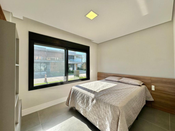 Imagem Sobrado com 4 Quartos à Venda, 212 m² em Centro - Xangri-la