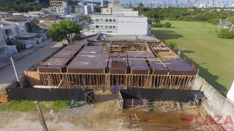 Imagem Apartamento com 2 Quartos à Venda, 78 m² em Centro - Camboriú