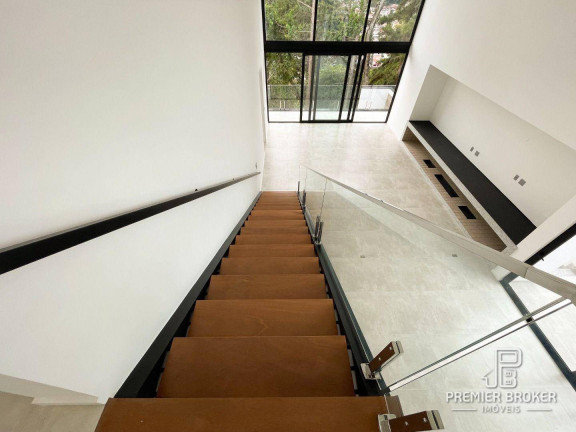 Imagem Casa com 4 Quartos à Venda, 330 m² em Várzea - Teresópolis