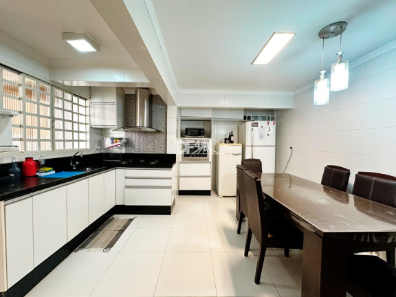 Imagem Casa com 4 Quartos à Venda, 200 m² em Guará I - Brasília