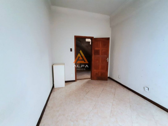Imagem Casa com 4 Quartos à Venda, 169 m²