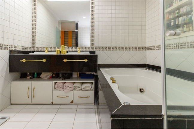 Imagem Imóvel com 4 Quartos à Venda, em Paraisópolis - São Paulo Imagem Imóvel com 4 Quartos à Venda, em Paraisópolis - São Paulo