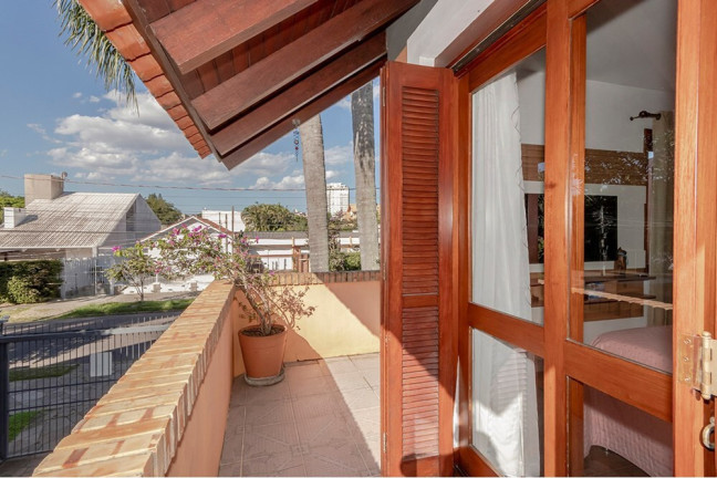 Imagem Casa com 3 Quartos à Venda, 230 m² em Tristeza - Porto Alegre Imagem Casa com 3 Quartos à Venda, 230 m² em Tristeza - Porto Alegre