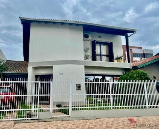 Sobrado com 4 Quartos à Venda, 240 m² em Centro - Torres