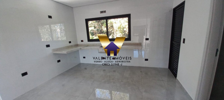 Imagem Casa com 3 Quartos para Alugar,  em Laranjeiras - Caieiras