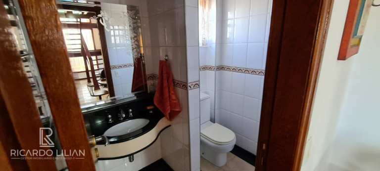 Imagem Sobrado com 4 Quartos à Venda, 135 m² em Centro - Campos Do Jordão