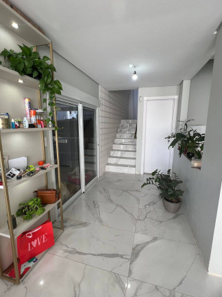 Imagem Casa à Venda, em Estreito - Florianópolis Imagem Casa à Venda, em Estreito - Florianópolis