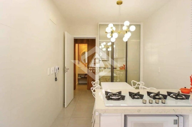Imagem Casa com 6 Quartos à Venda, 320 m² em Barra Da Tijuca - Rio De Janeiro Imagem Casa com 6 Quartos à Venda, 320 m² em Barra Da Tijuca - Rio De Janeiro