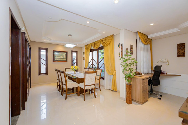 Imagem Casa com 4 Quartos à Venda, 271 m² em Santo Inácio - Curitiba