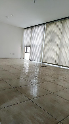 Imagem Sala Comercial à Venda, 32 m² em Centro Histórico - Porto Alegre Imagem Sala Comercial à Venda, 32 m² em Centro Histórico - Porto Alegre