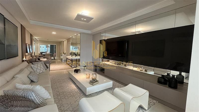 Imagem Apartamento com 3 Quartos à Venda, 179 m² em Barra Sul - Balneário Camboriú Imagem Apartamento com 3 Quartos à Venda, 179 m² em Barra Sul - Balneário Camboriú